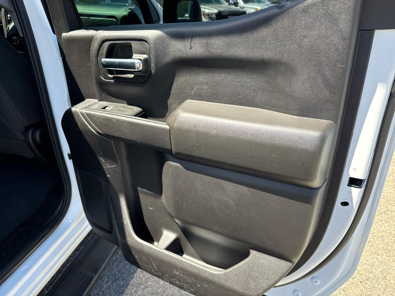 Chevrolet Silverado 1500 4WD Crew Cab 147" Custom Trail Boss 2023