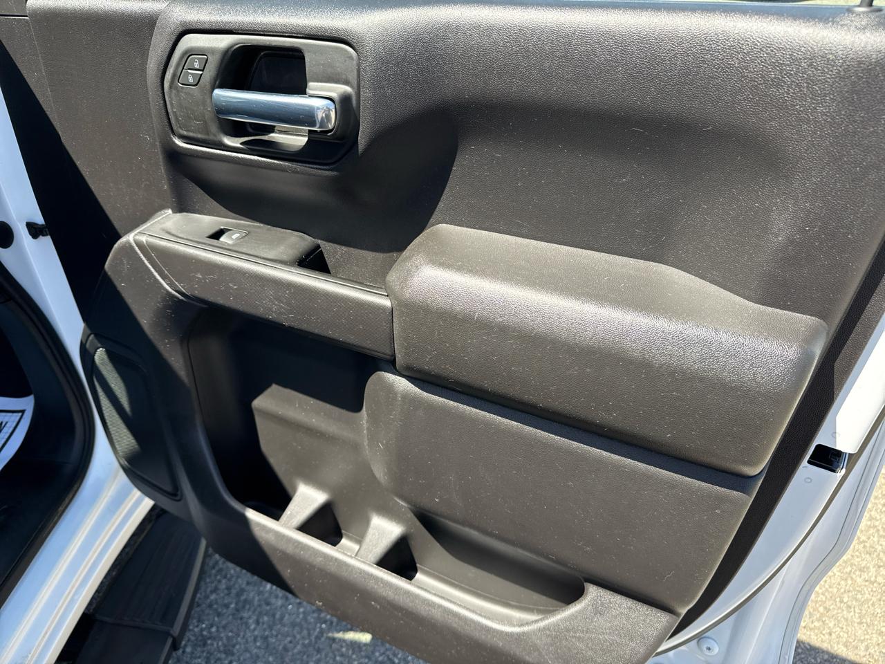 Chevrolet Silverado 1500 4WD Crew Cab 147" Custom Trail Boss 2023