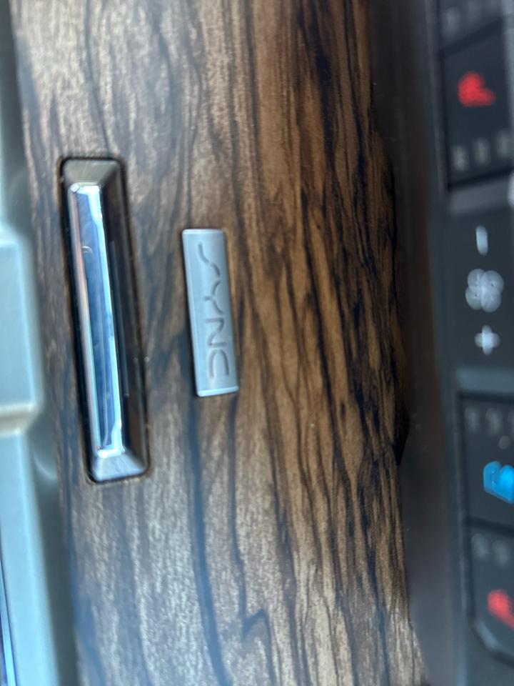 Ford F-150 4WD SuperCrew 139" Lariat 2018