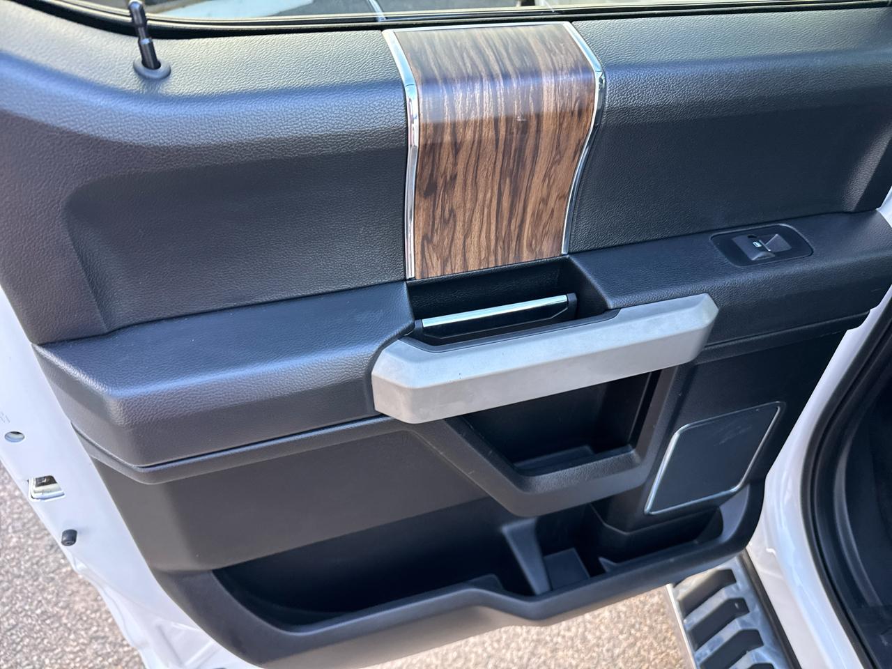 Ford F-150 4WD SuperCrew 139" Lariat 2018