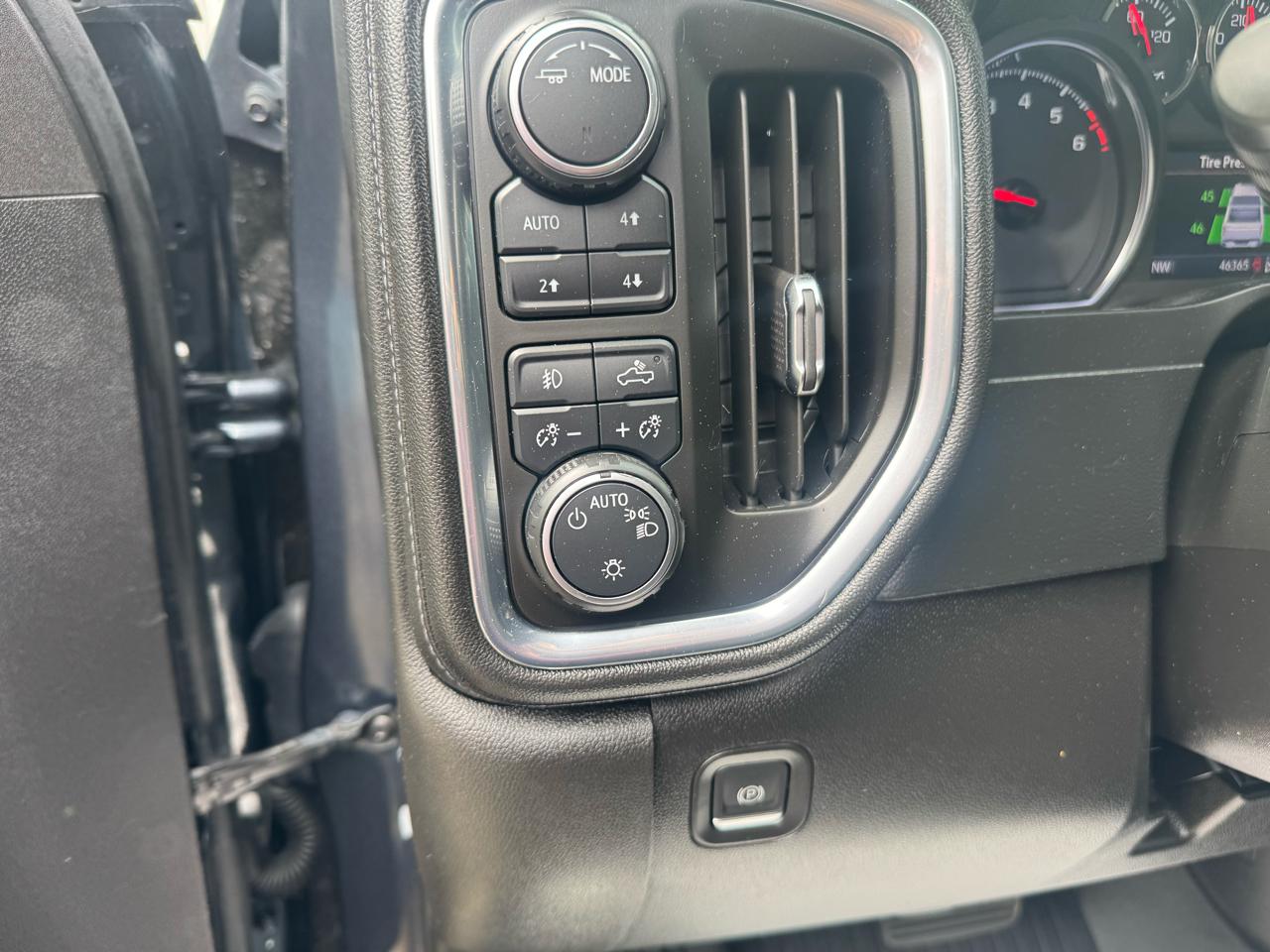 Chevrolet Silverado 1500 4WD Crew Cab 147" Custom Trail Boss 2021
