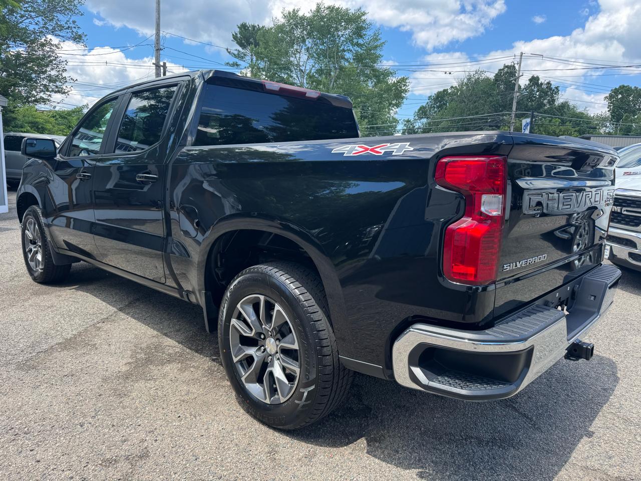 Chevrolet Silverado 1500 4WD Crew Cab 147" LT 2022