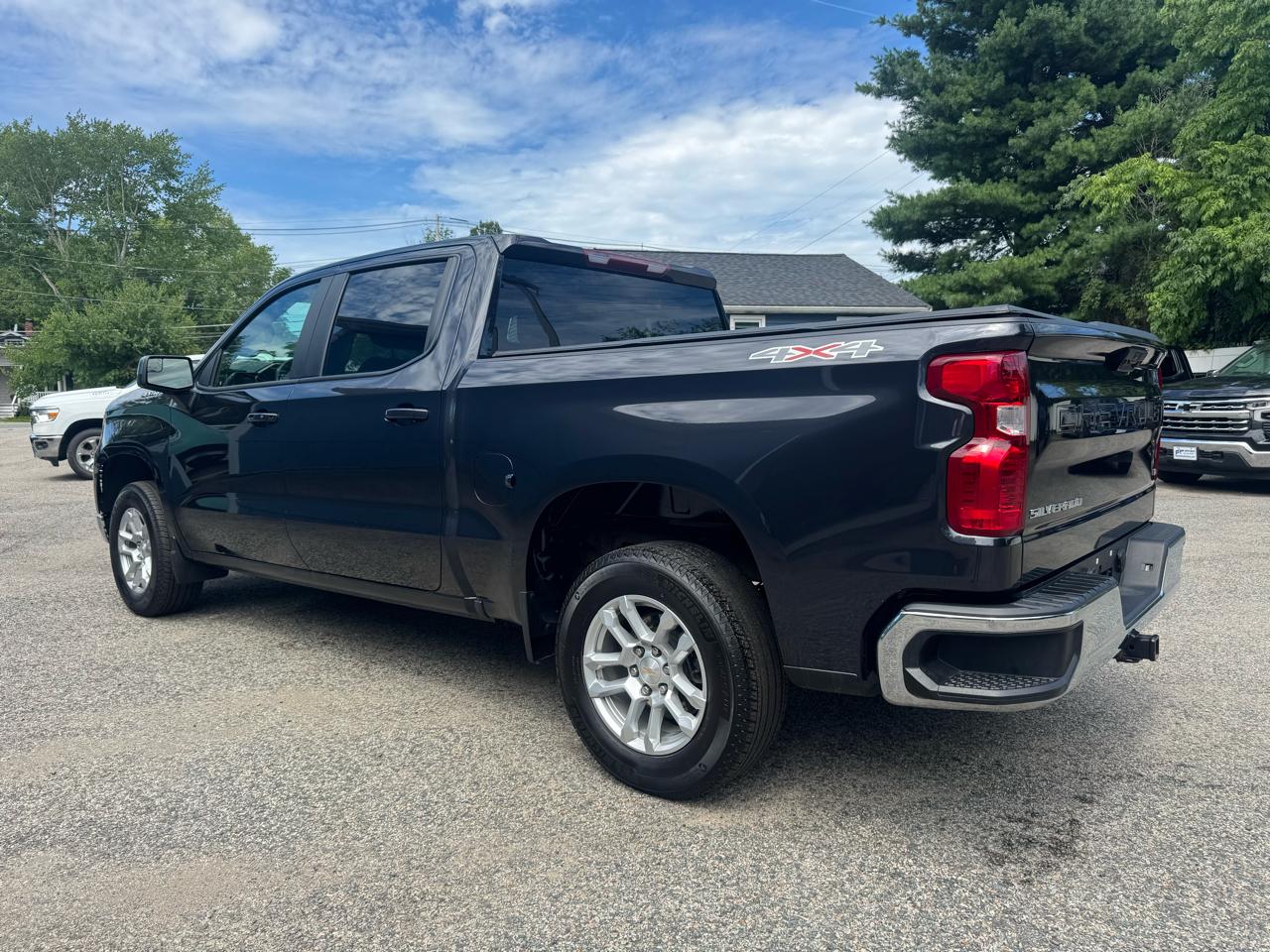 Chevrolet Silverado 1500 4WD Crew Cab 147" LT 2024