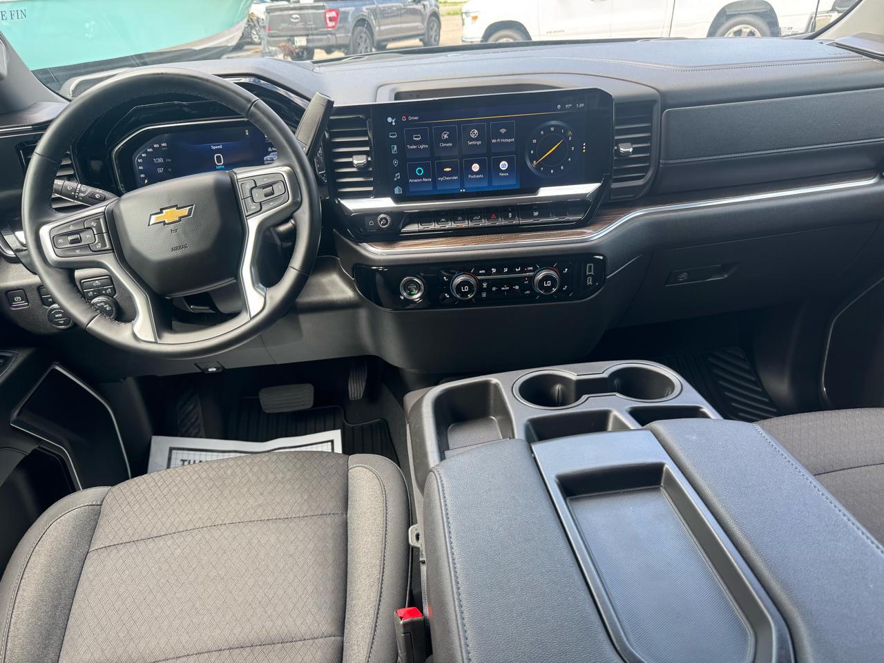 Chevrolet Silverado 1500 4WD Crew Cab 147" LT 2024