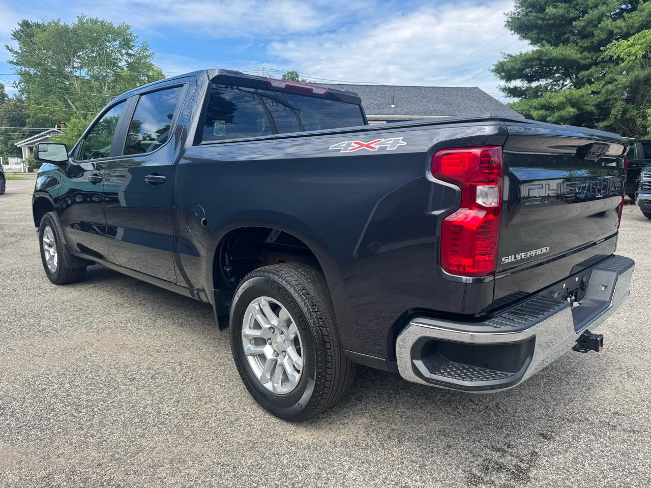 Chevrolet Silverado 1500 4WD Crew Cab 147" LT 2024