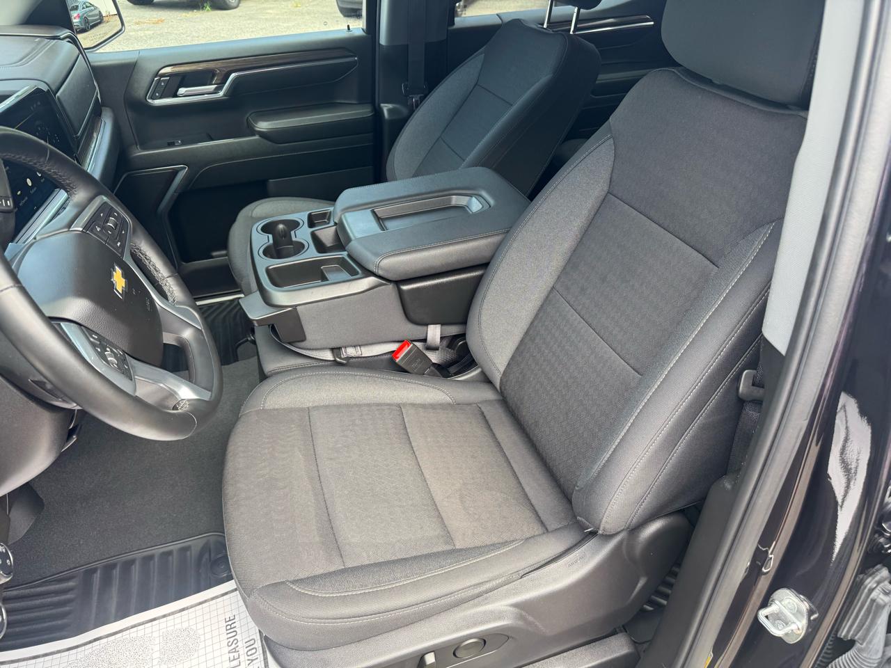 Chevrolet Silverado 1500 4WD Crew Cab 147" LT 2024