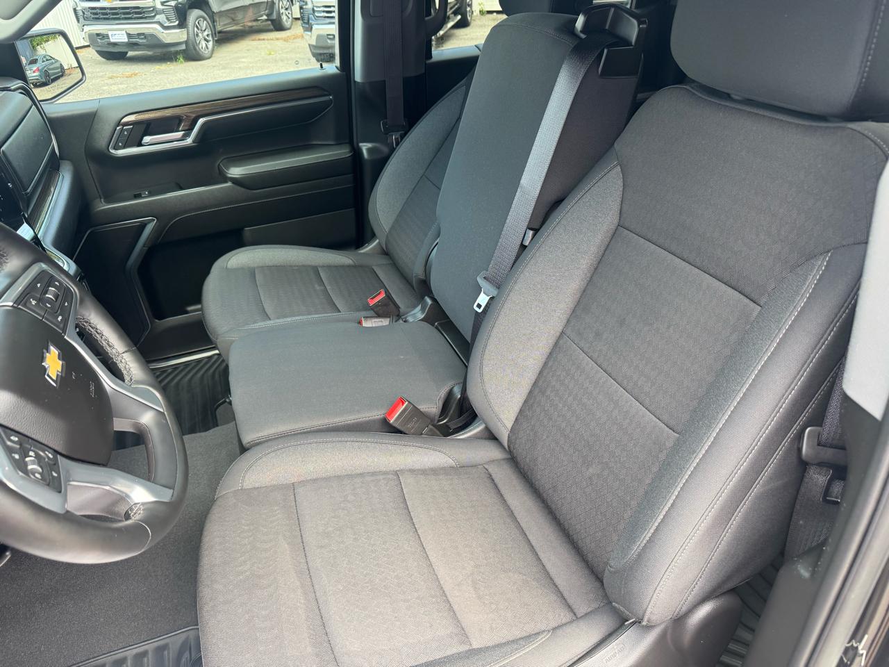 Chevrolet Silverado 1500 4WD Crew Cab 147" LT 2024