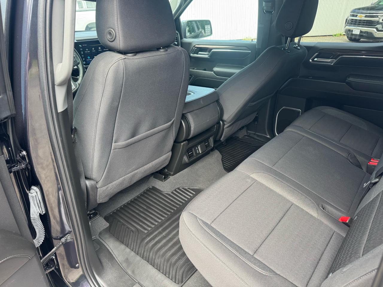 Chevrolet Silverado 1500 4WD Crew Cab 147" LT 2024