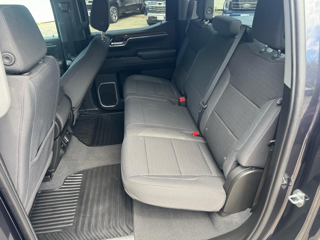Chevrolet Silverado 1500 4WD Crew Cab 147" LT 2024