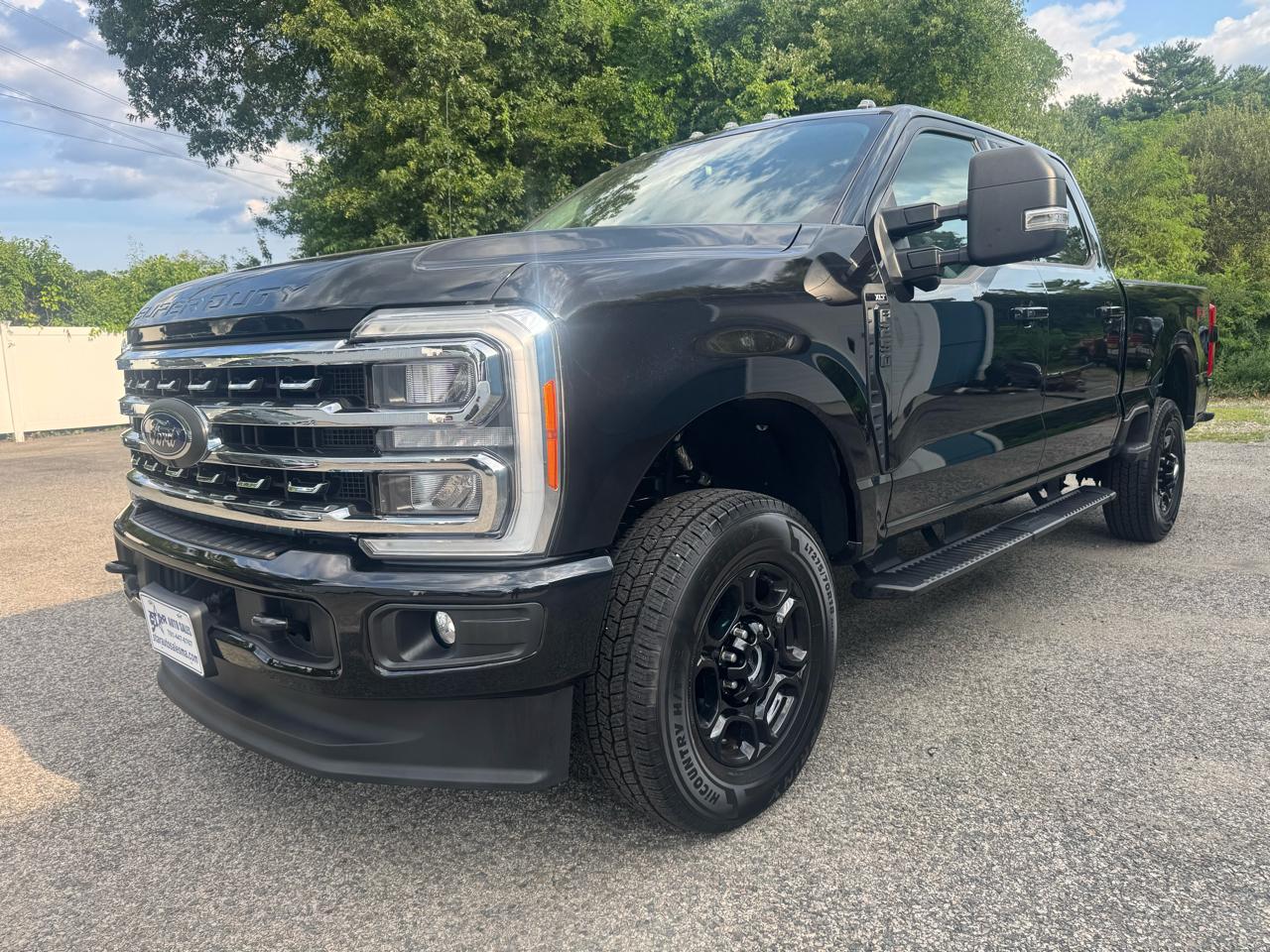 Ford F-250 SD XLT Crew Cab 4WD 2023