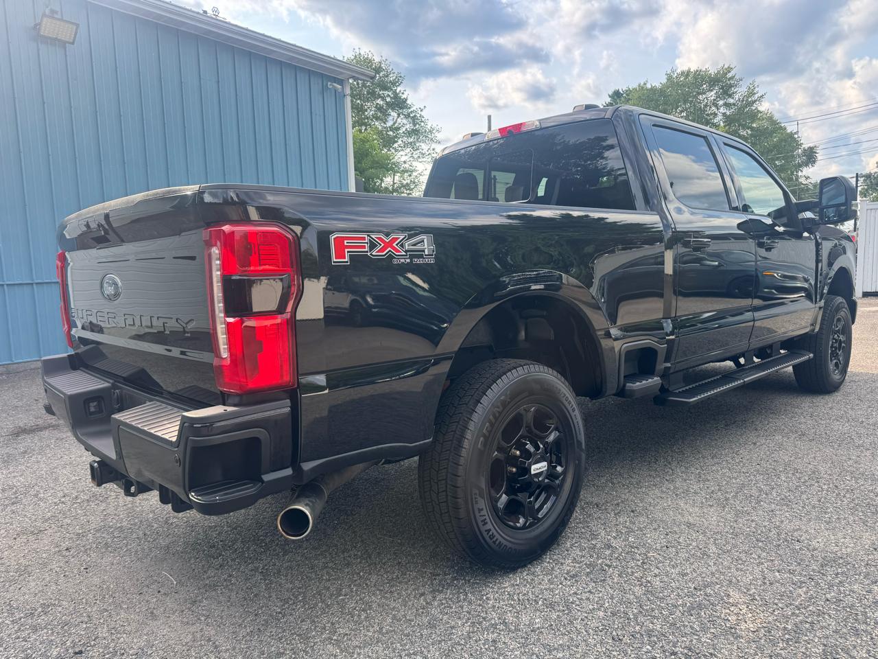Ford F-250 SD XLT Crew Cab 4WD 2023
