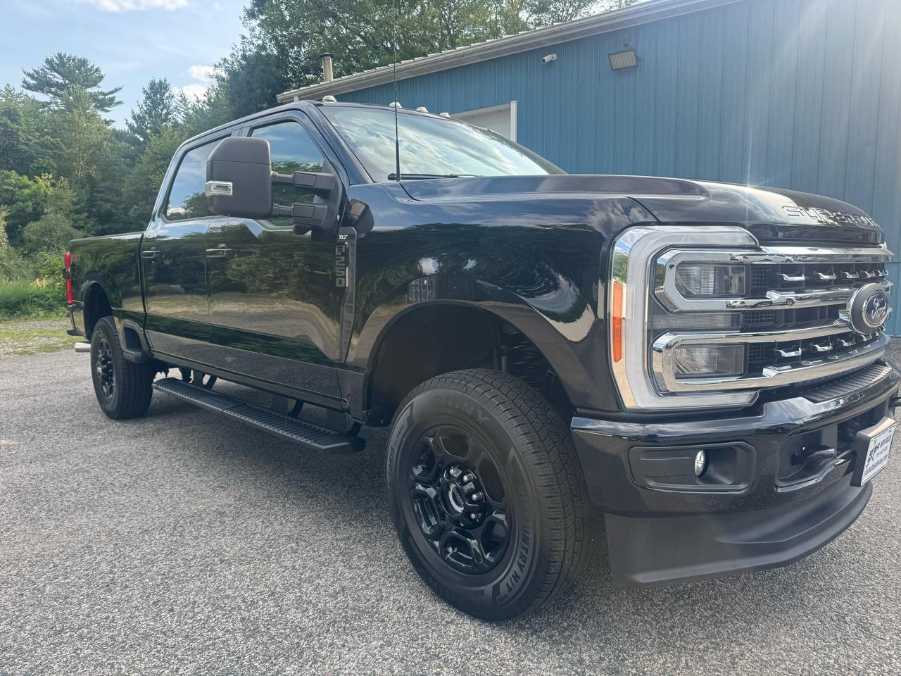 Ford F-250 SD XLT Crew Cab 4WD 2023