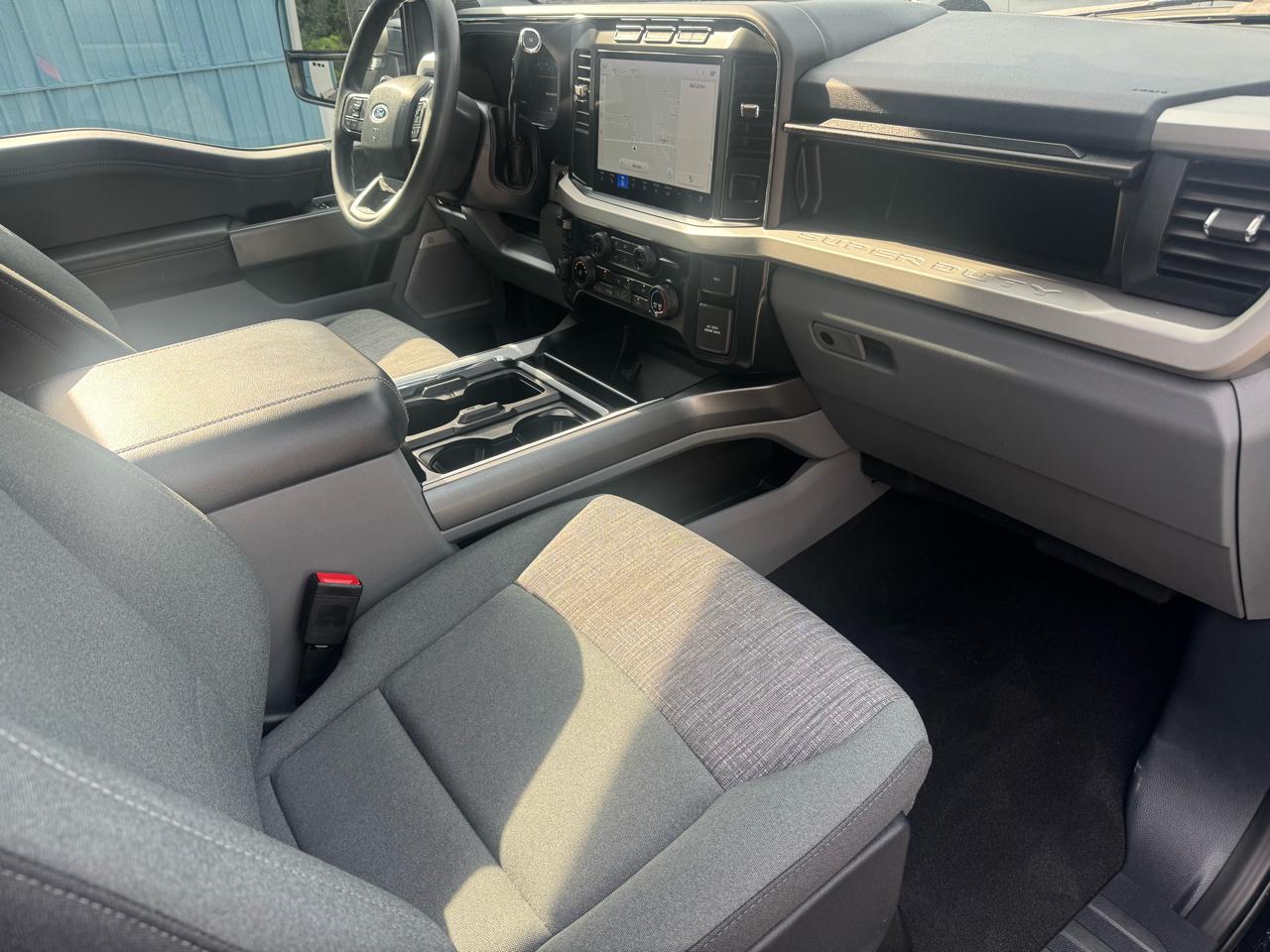Ford F-250 SD XLT Crew Cab 4WD 2023