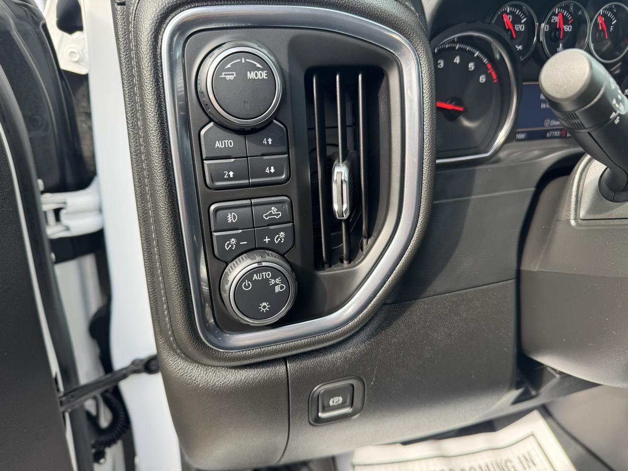 Chevrolet Silverado 1500 4WD Crew Cab 147" Custom Trail Boss 2020