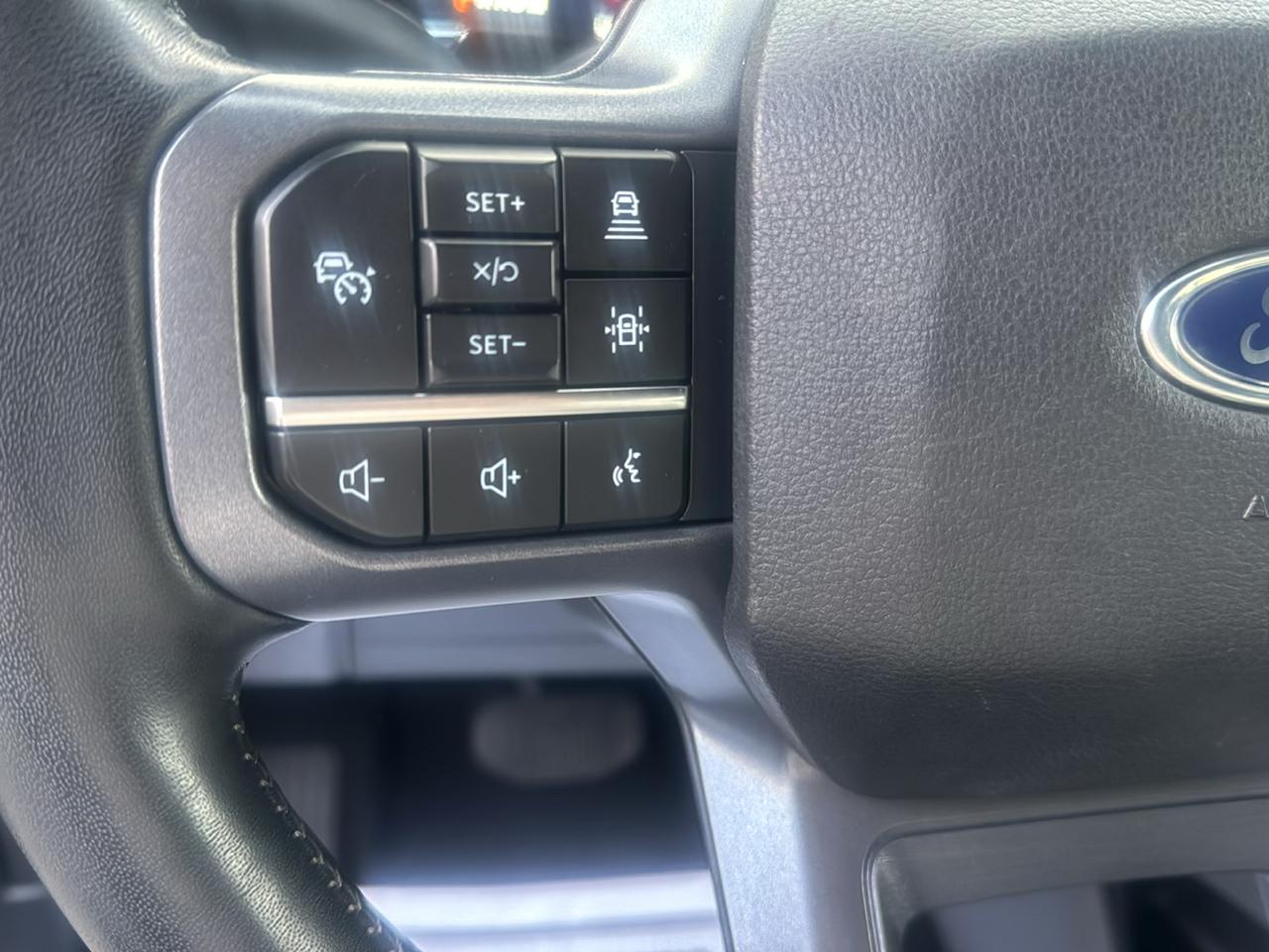 Ford F-150 4WD SuperCrew 145" Lariat 2023