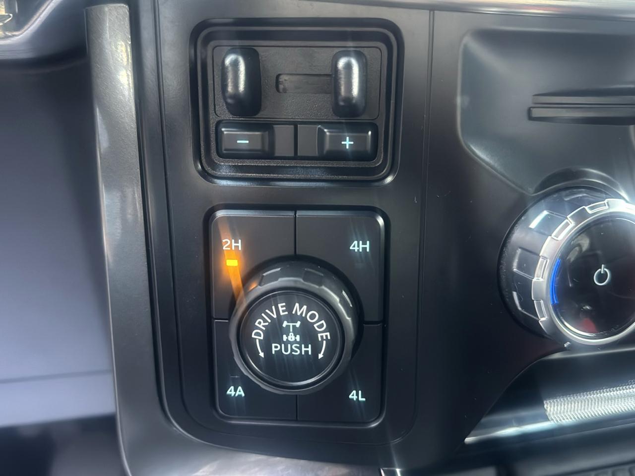 Ford F-150 4WD SuperCrew 145" Lariat 2023