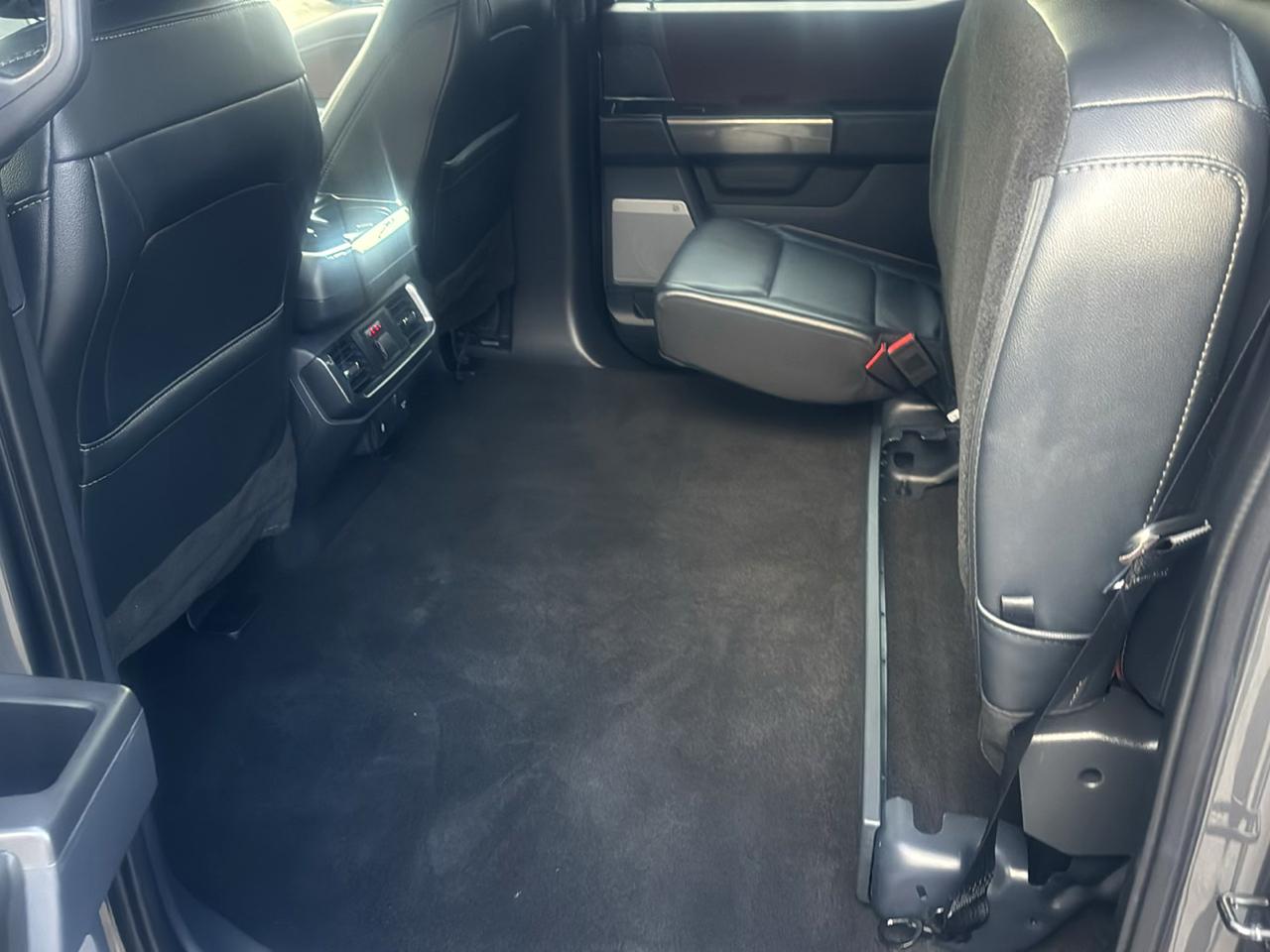 Ford F-150 4WD SuperCrew 145" Lariat 2023