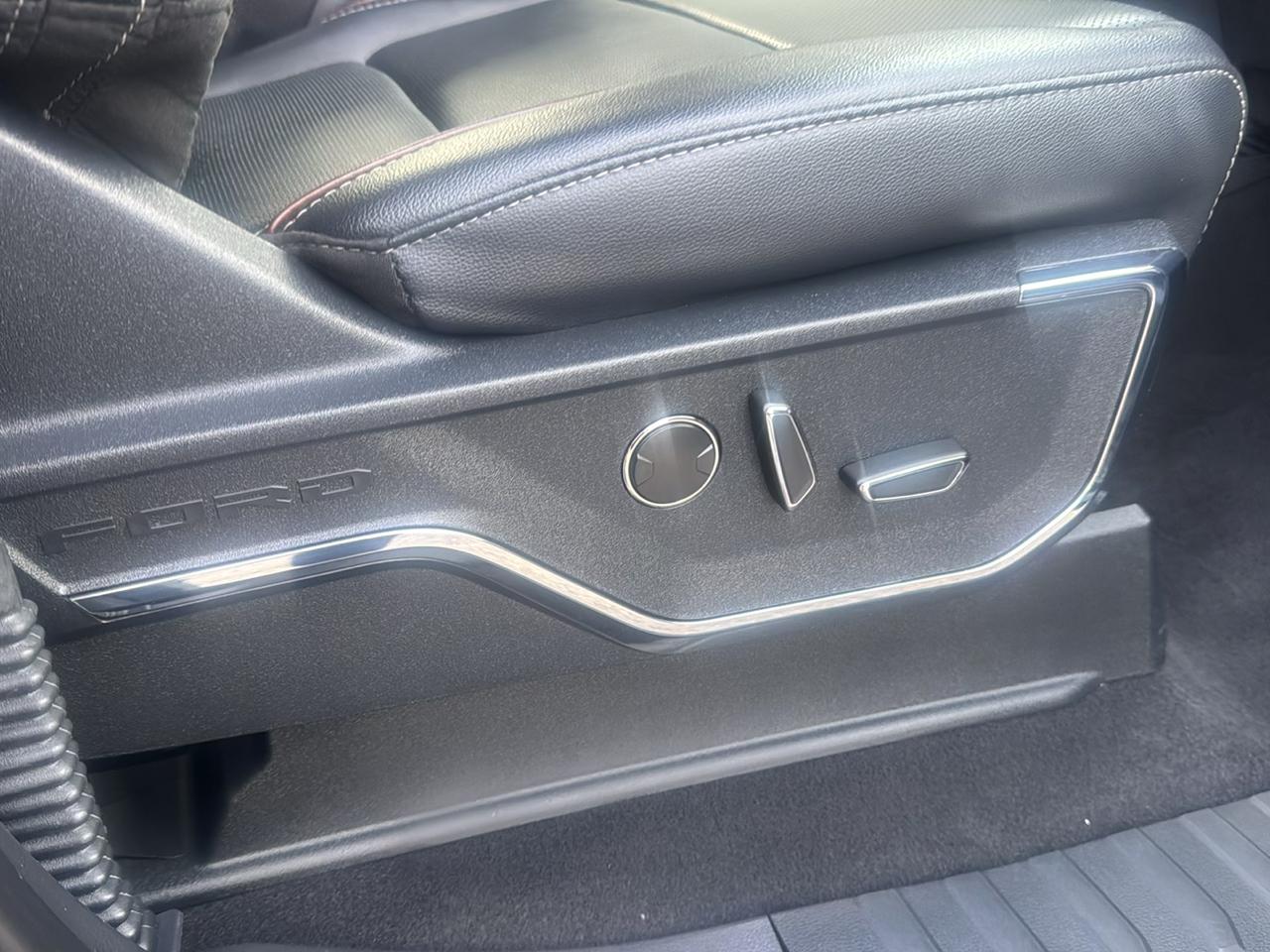 Ford F-150 4WD SuperCrew 145" Lariat 2023