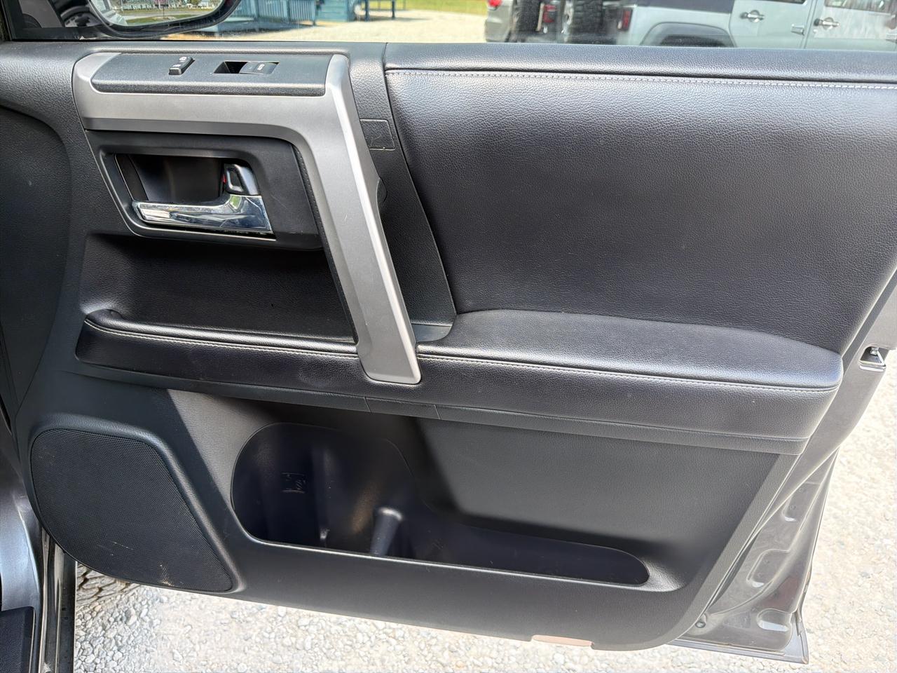 Toyota 4Runner SR5 2WD 2016