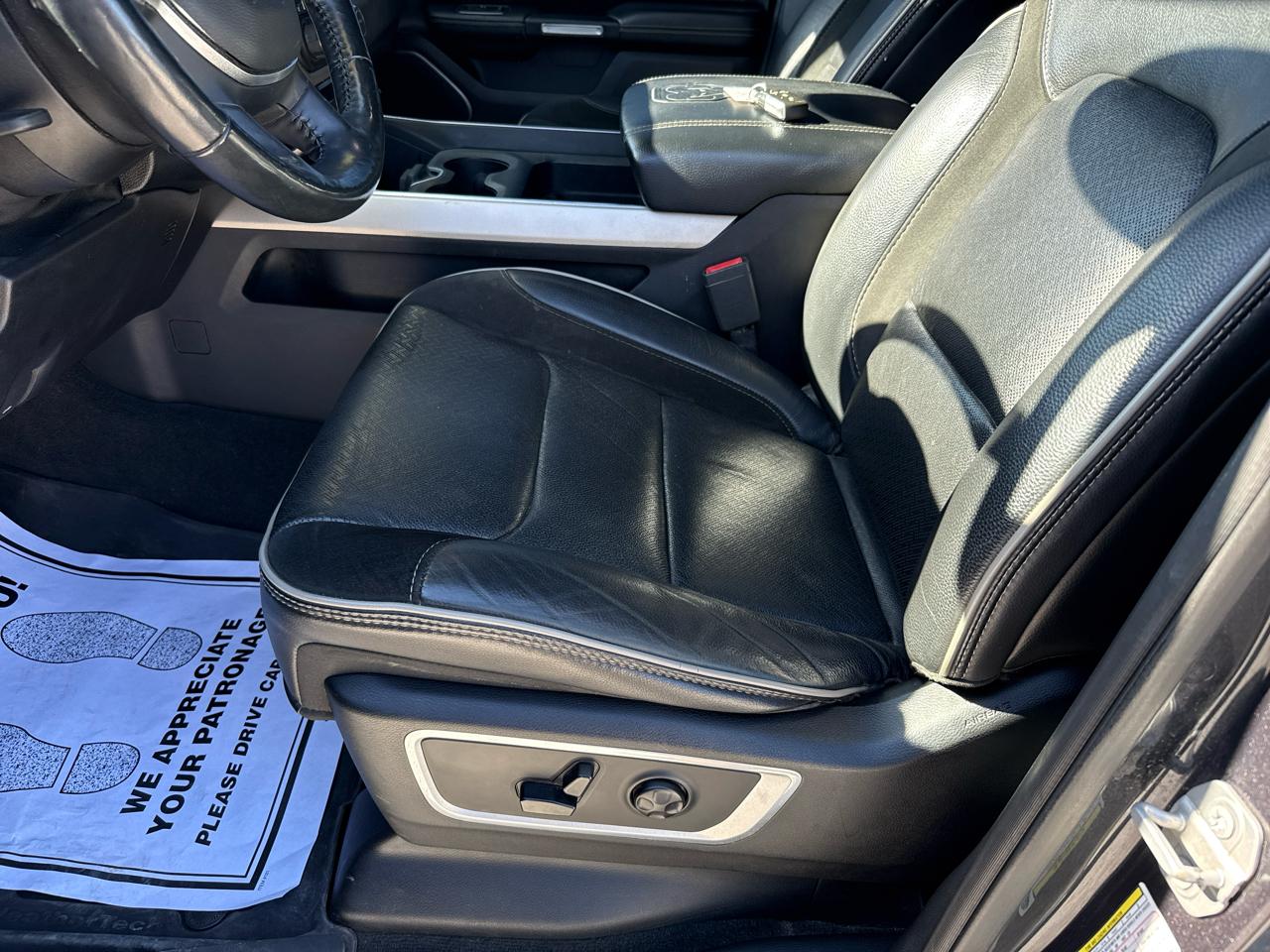 RAM 1500 Laramie Crew Cab SWB 2WD 2019