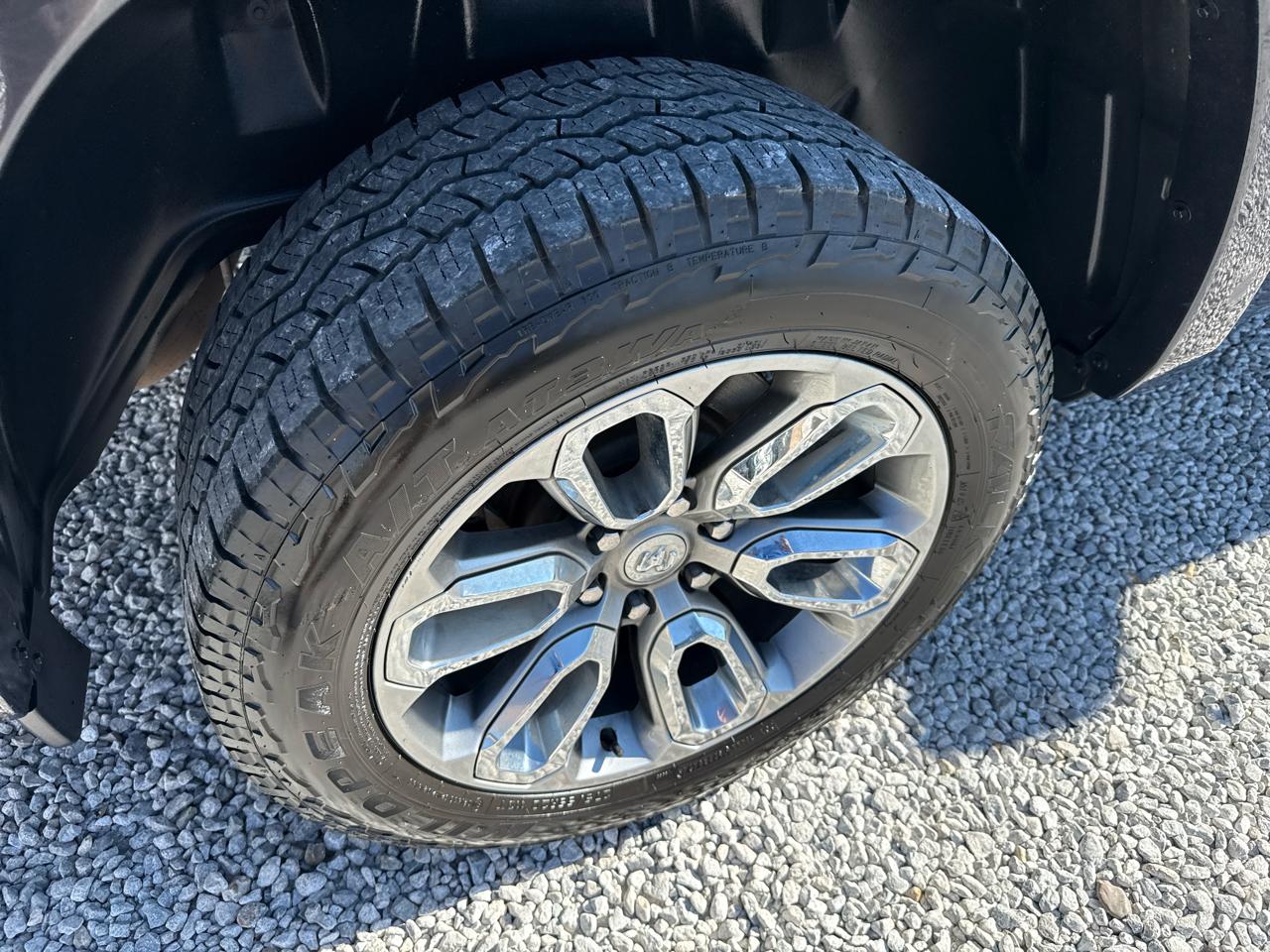 RAM 1500 Laramie Crew Cab SWB 2WD 2019