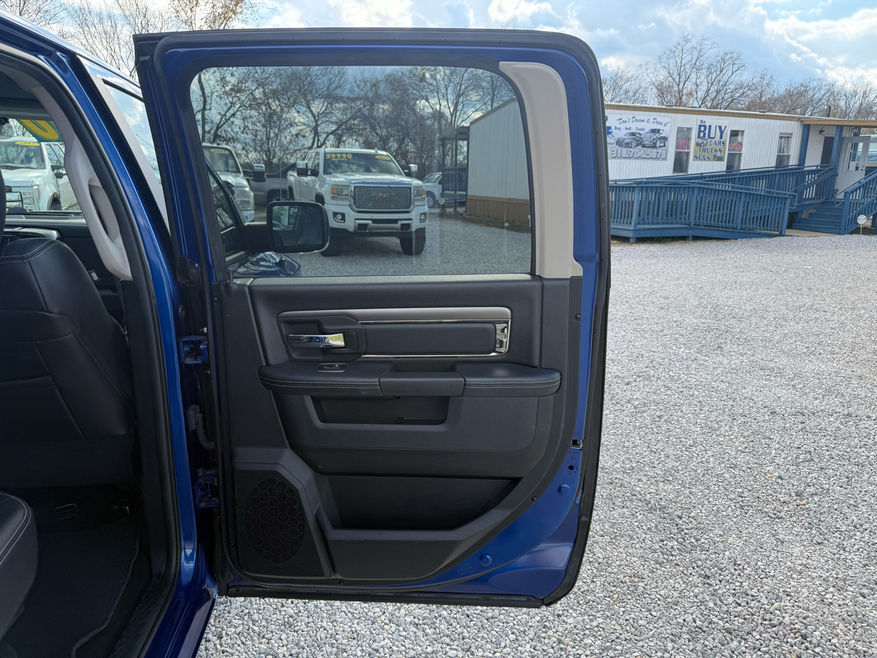 RAM 1500 2WD Crew Cab 140.5" Sport 2017