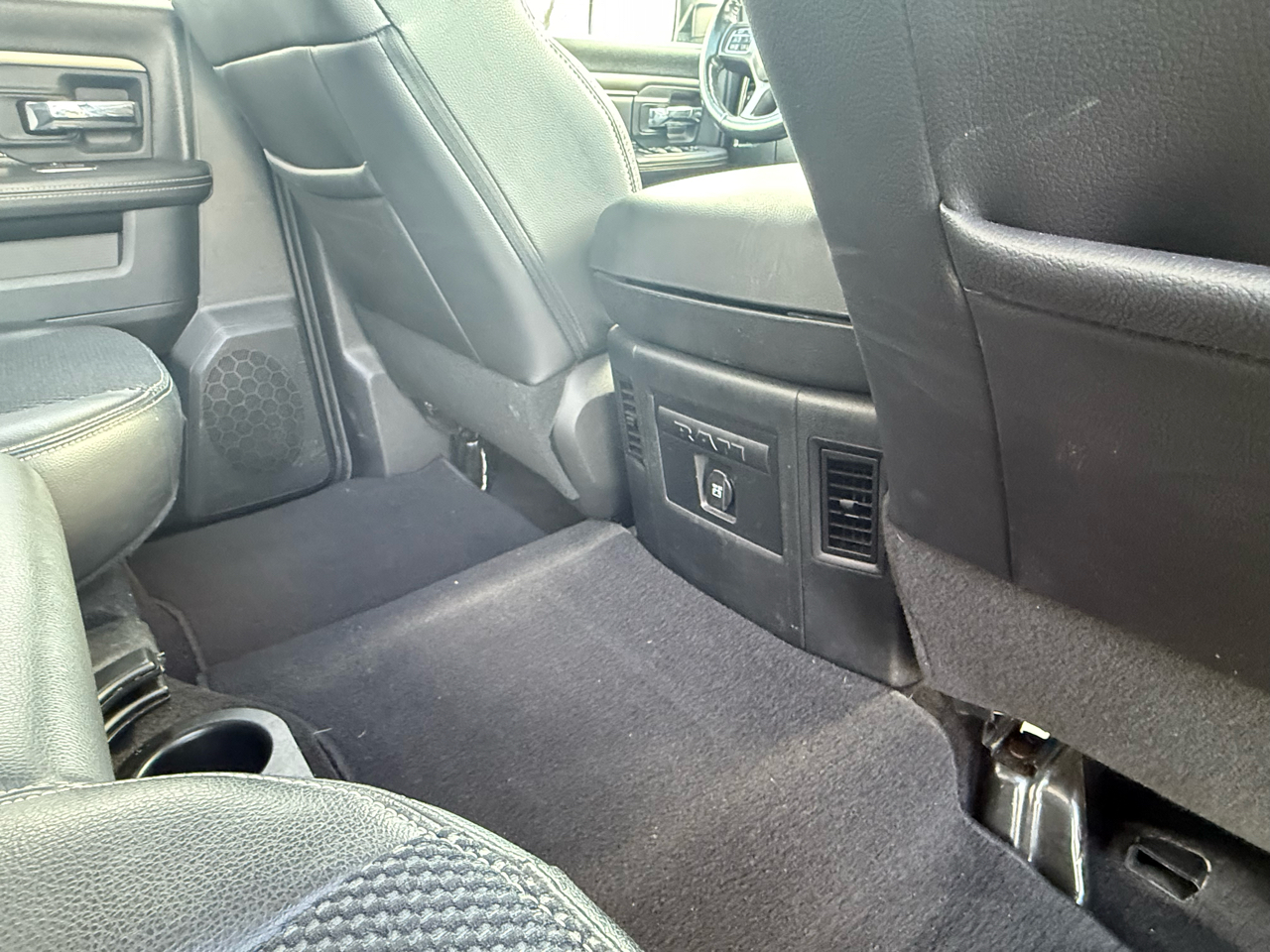 RAM 1500 2WD Crew Cab 140.5" Sport 2017