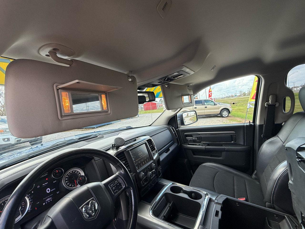 RAM 1500 2WD Crew Cab 140.5" Sport 2017