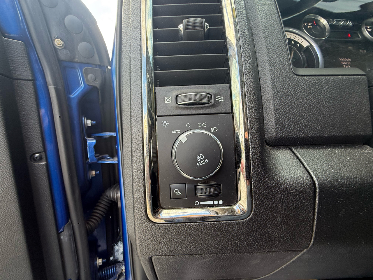 RAM 1500 2WD Crew Cab 140.5" Sport 2017