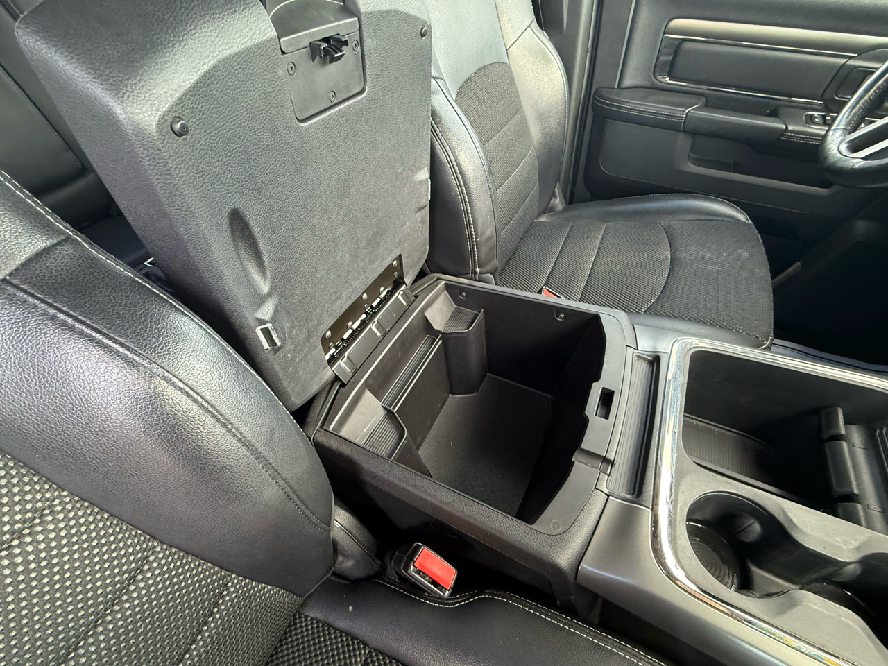 RAM 1500 2WD Crew Cab 140.5" Sport 2017