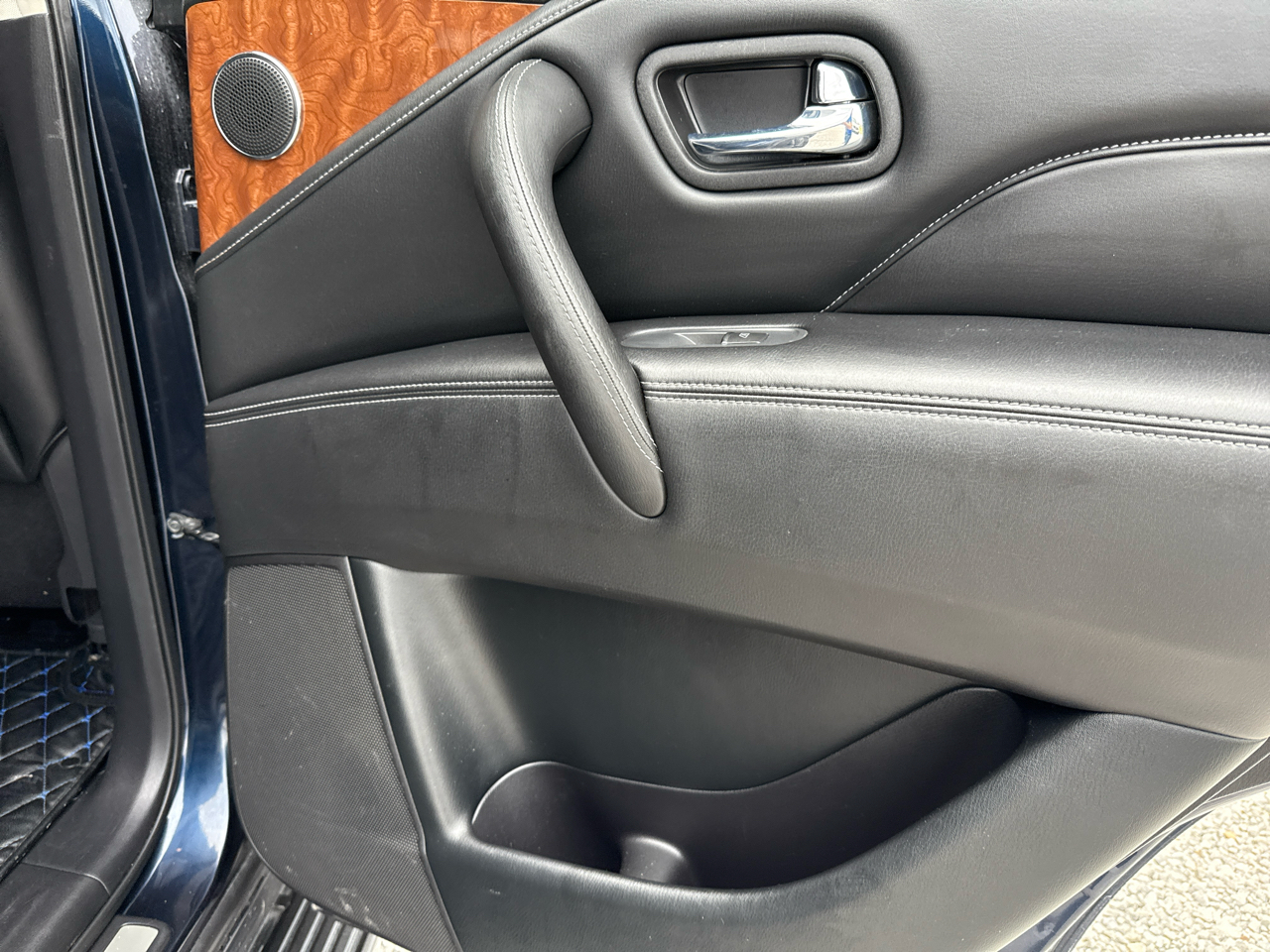 Infiniti QX80 LUXE 2019