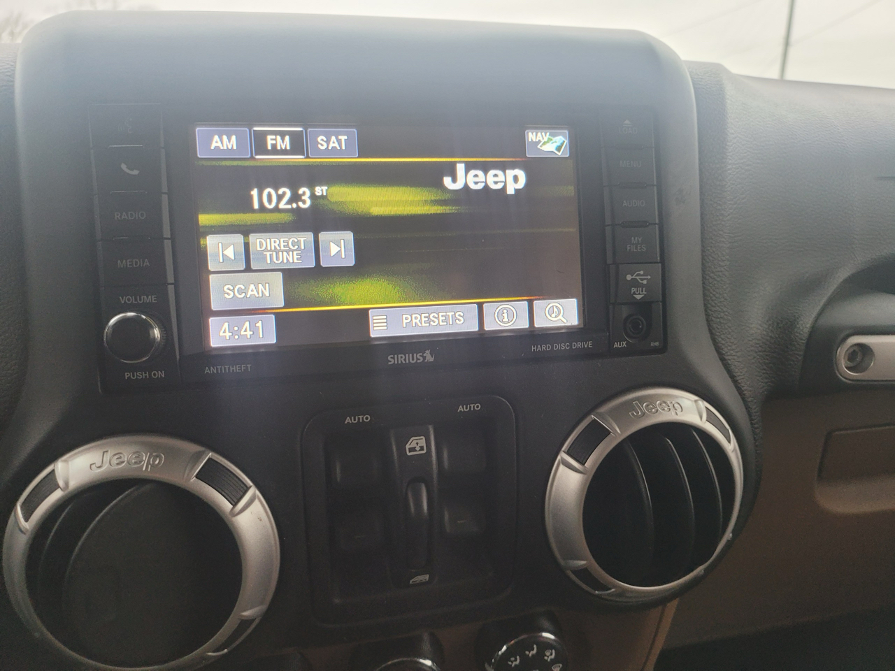 Jeep Wrangler Unlimited Sahara 4WD 2015