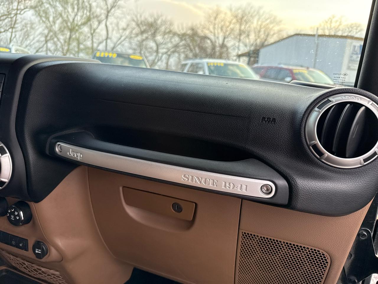 Jeep Wrangler Unlimited Sahara 4WD 2015