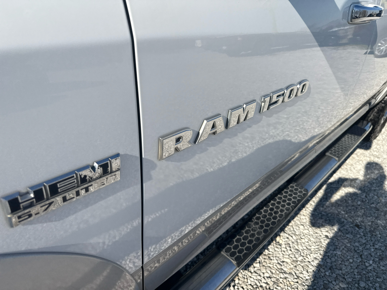 RAM 1500 Laramie Crew Cab 4WD 2012