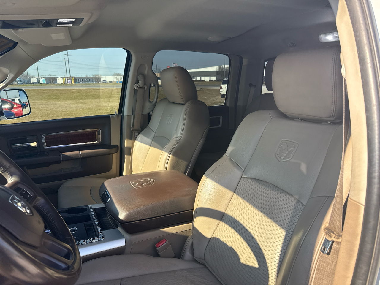 RAM 1500 Laramie Crew Cab 4WD 2012