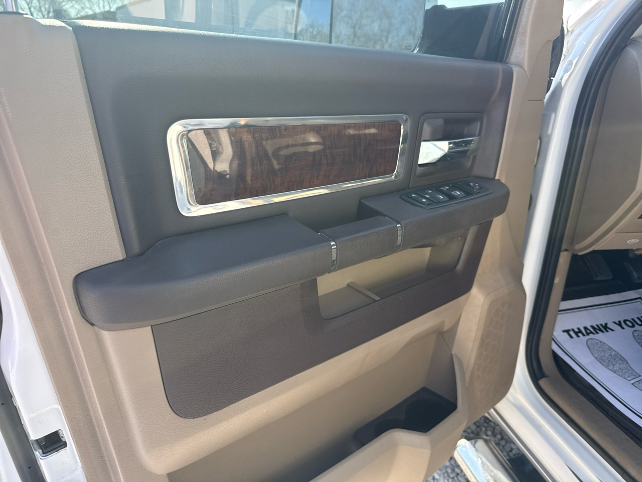 RAM 1500 Laramie Crew Cab 4WD 2012