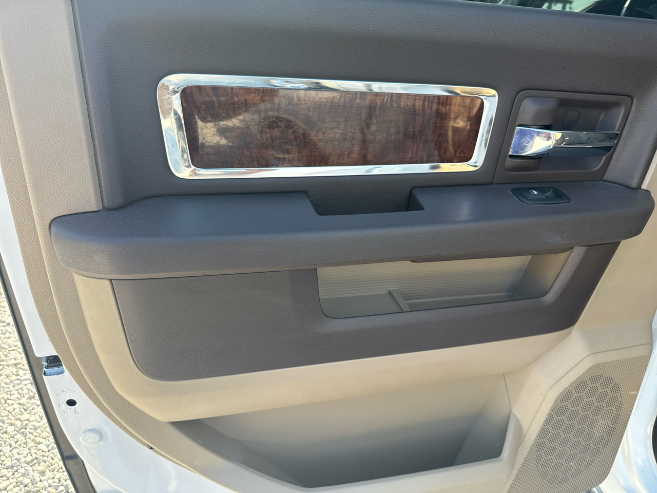 RAM 1500 Laramie Crew Cab 4WD 2012