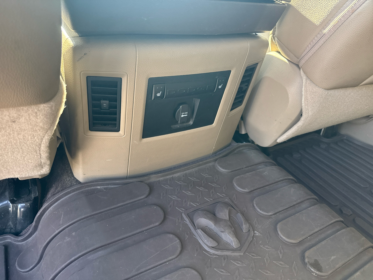 RAM 1500 Laramie Crew Cab 4WD 2012