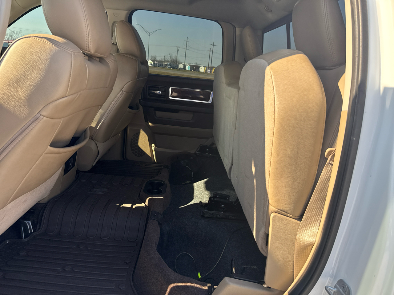 RAM 1500 Laramie Crew Cab 4WD 2012