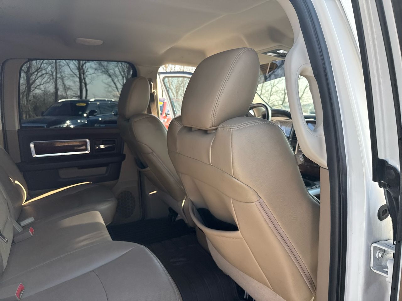 RAM 1500 Laramie Crew Cab 4WD 2012