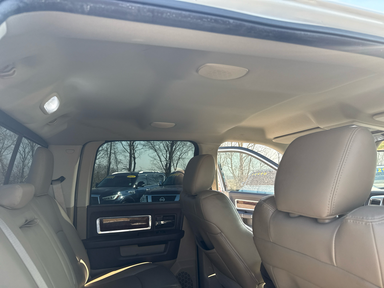 RAM 1500 Laramie Crew Cab 4WD 2012