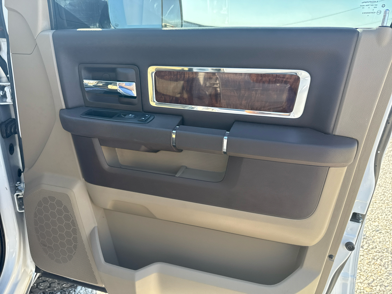 RAM 1500 Laramie Crew Cab 4WD 2012