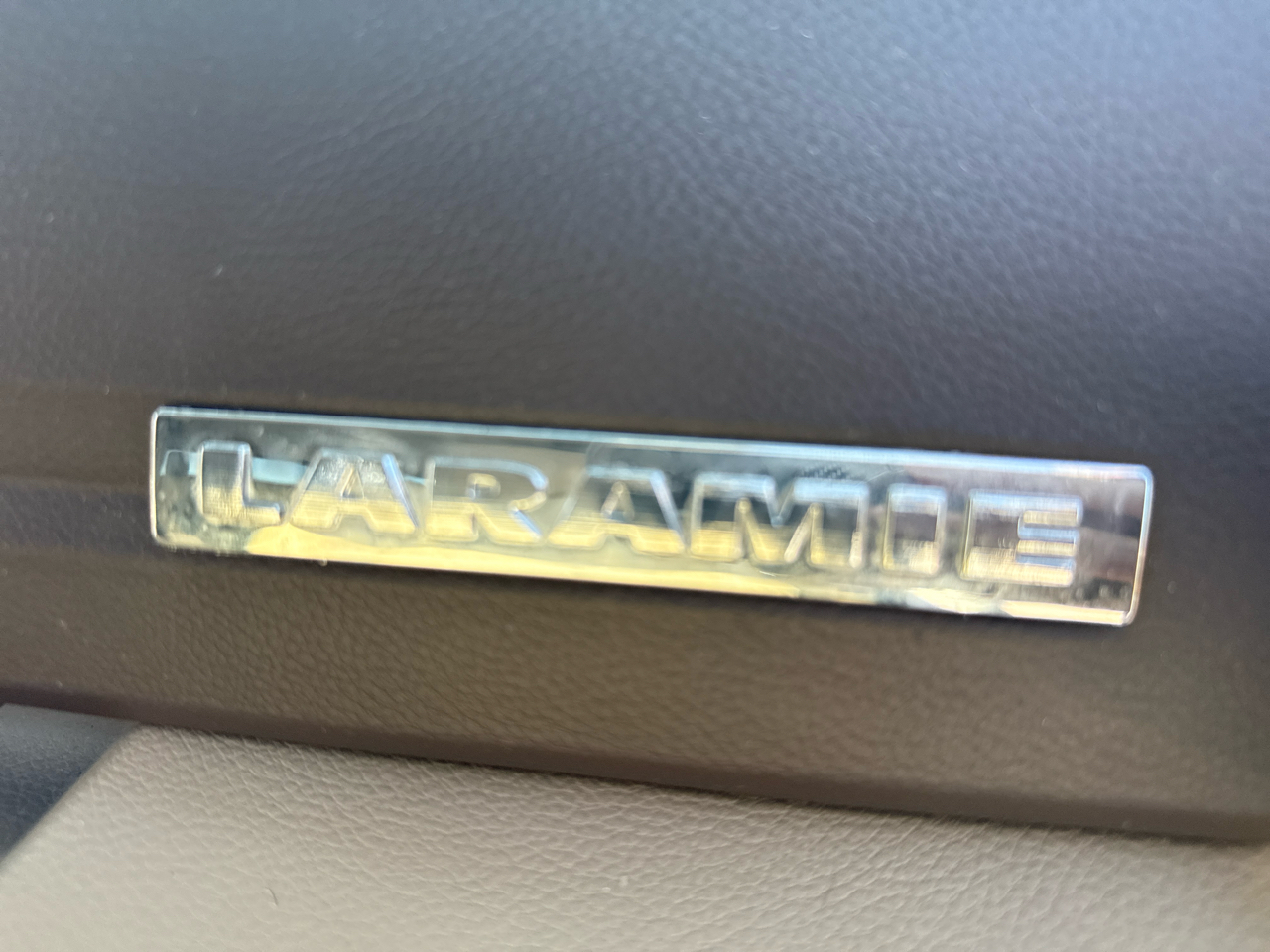 RAM 1500 Laramie Crew Cab 4WD 2012