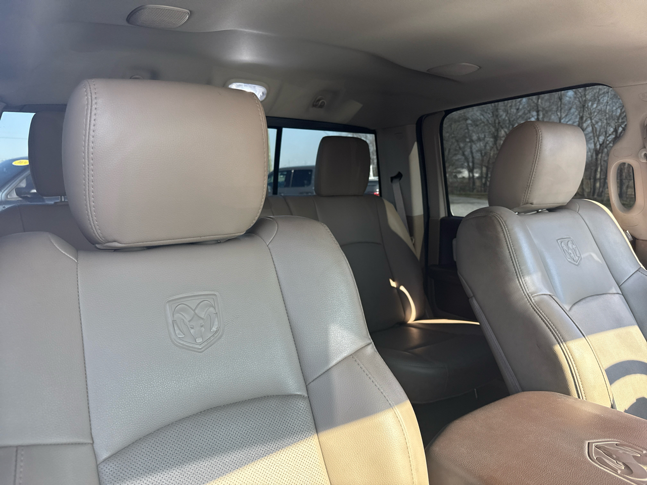 RAM 1500 Laramie Crew Cab 4WD 2012