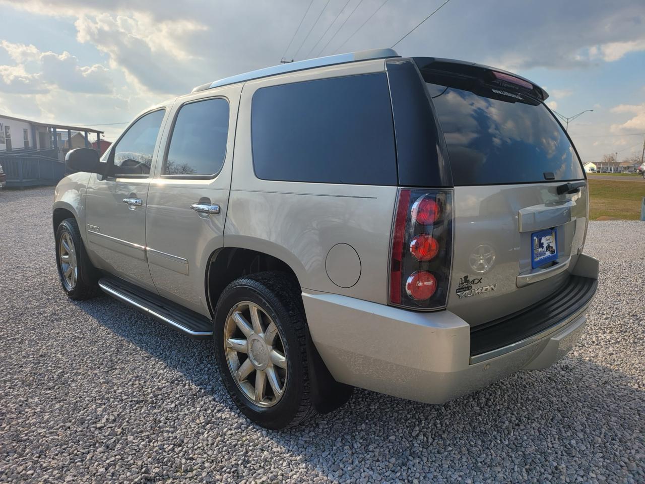 GMC Yukon Denali 2WD 2013