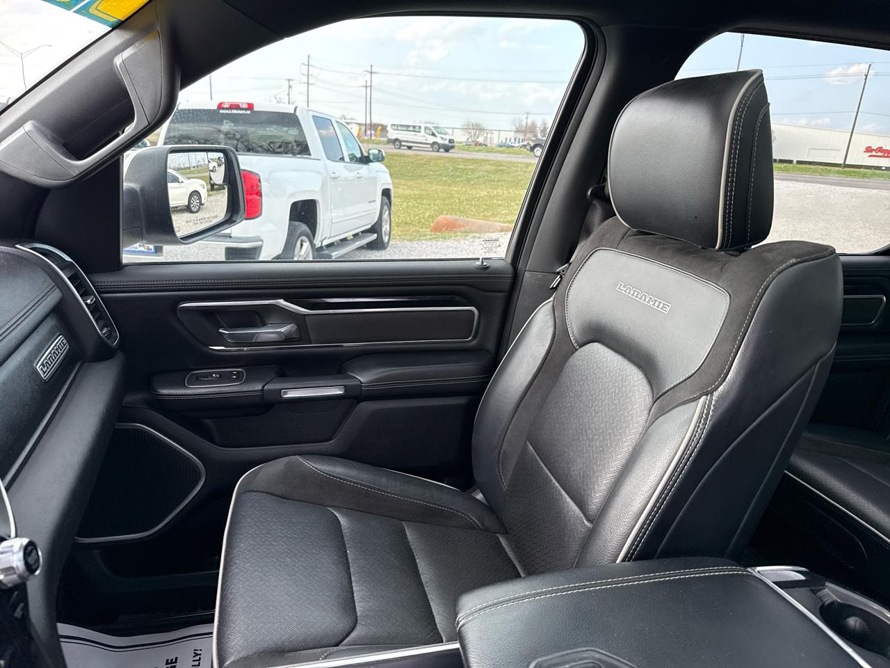 RAM 1500 Laramie Crew Cab SWB 4WD 2020