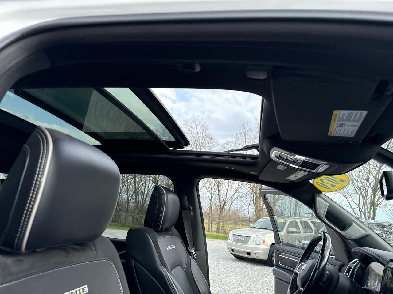 RAM 1500 Laramie Crew Cab SWB 4WD 2020