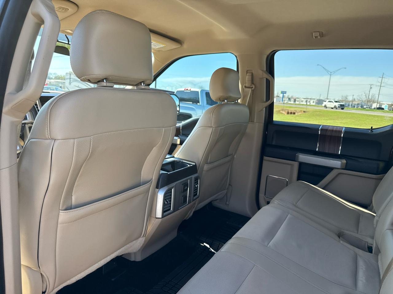 Ford F-150 4WD SuperCrew 145" Lariat 2015