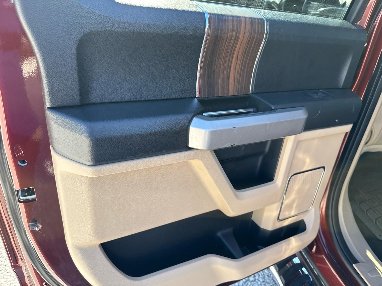 Ford F-150 4WD SuperCrew 145" Lariat 2015