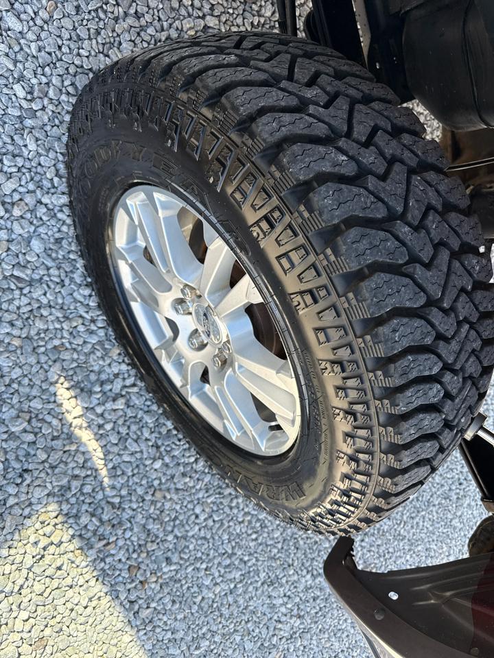 Ford F-150 4WD SuperCrew 145" Lariat 2015